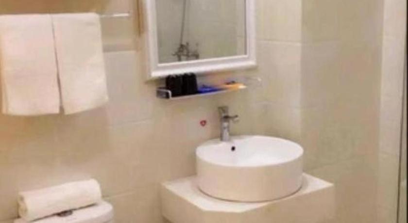 Ease Chuanhuan Nan Road Chuansha Metro Station Hotel