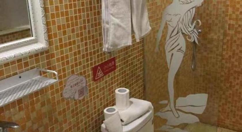 Hotel Ease Chuanhuan Nan Road Chuansha Metro Station 2*