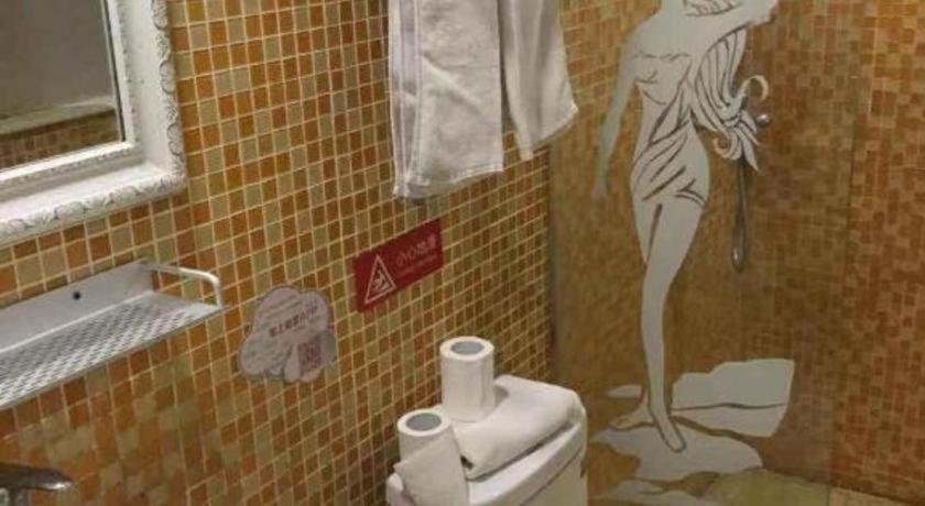 Hotel Ease Chuanhuan Nan Road Chuansha Metro Station 2*